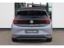 Volkswagen ID.3 Pro 59 kWh elektrisch verstelbare ErgoActive bestuurdersstoel met geheugen- en massagefunctie, achteruitrijcamera (Rear View), navigatie 19" 'Wellington' LMV, keyless entry, adaptieve cruise control (ACC) met Travel Assist, privacy glas, parkeerassistent (Park Assist), verwarmbare voorstoelen, verwarmbaar multifunctioneel lederen stuurwiel, draadloze telefoonlader, Android Auto & Apple Carplay etc.