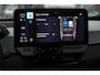 Volkswagen ID.3 Pro 59 kWh elektrisch verstelbare ErgoActive bestuurdersstoel met geheugen- en massagefunctie, achteruitrijcamera (Rear View), navigatie 19" 'Wellington' LMV, keyless entry, adaptieve cruise control (ACC) met Travel Assist, privacy glas, parkeerassistent (Park Assist), verwarmbare voorstoelen, verwarmbaar multifunctioneel lederen stuurwiel, draadloze telefoonlader, Android Auto & Apple Carplay etc.