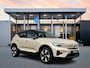 Volvo EX40 Single Motor Extended Range 82kWh Plus | 19" | Panoramadak| Harman Kardon | 360 Camera | Getint Glas | Adaptieve Cruise | BLIS | Keyless | Stoel/Stuurverwarming | Warmtepomp