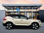 Volvo EX40 Single Motor Extended Range 82kWh Plus | 19" | Panoramadak| Harman Kardon | 360 Camera | Getint Glas | Adaptieve Cruise | BLIS | Keyless | Stoel/Stuurverwarming | Warmtepomp
