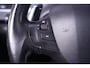 Peugeot 2008 1.2 VTi Allure Pack Premium Plus NAP 1e-eigen.navigatie panodak 16"-LMV PDC achter cruise-controle bleutooth private-glas stuurbediening en schakelflippers climate-controle trekhaak half lederen bekleding mistlampen voor