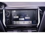 Peugeot 2008 1.2 VTi Allure Pack Premium Plus NAP 1e-eigen.navigatie panodak 16"-LMV PDC achter cruise-controle bleutooth private-glas stuurbediening en schakelflippers climate-controle trekhaak half lederen bekleding mistlampen voor