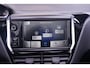 Peugeot 2008 1.2 VTi Allure Pack Premium Plus NAP 1e-eigen.navigatie panodak 16"-LMV PDC achter cruise-controle bleutooth private-glas stuurbediening en schakelflippers climate-controle trekhaak half lederen bekleding mistlampen voor