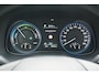 Hyundai Kona 1.6 GDI HEV Premium * DEALDER ONDERHOUDEN * + KEYLESS / LEDER / STOELVENTILATIE / CAMERA / HUD