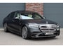 Mercedes-Benz S-klasse 580 e 4MATIC Lang AMG Line | Manufaktur | Airmatic | Chauffeurspakket | Achterasbesturing | Augmented HUD | Distronic+ | Burmester | Exclusief Nappa Leder | 3D-Display | Vlakkenverwarming | Zonweringspakket |