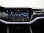 Volkswagen Touareg 3.0 TSi eHybrid 4MOTION R Edition 462 PK| SoH 100% | V6 | Panoramadak | Leder Interieur | Luchtvering | Navigatie | Dodehoekdetectie | 360 Camera | Head-Updisplay | Stoelverwarming Voor & Achter