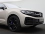 Volkswagen Touareg 3.0 TSi eHybrid 4MOTION R Edition 462 PK| SoH 100% | V6 | Panoramadak | Leder Interieur | Luchtvering | Navigatie | Dodehoekdetectie | 360 Camera | Head-Updisplay | Stoelverwarming Voor & Achter