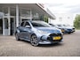 Toyota Yaris Full Hybrid Dynamic Plus Automaat | Celestite Grey Metallic | Dodehoeksensoren | Apple Carplay | Stoel-Stuurverwarming | PDC v/a | Nieuwstaat