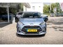 Toyota Yaris Full Hybrid Dynamic Plus Automaat | Celestite Grey Metallic | Dodehoeksensoren | Apple Carplay | Stoel-Stuurverwarming | PDC v/a | Nieuwstaat