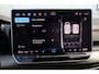 Volkswagen Golf 1.5 eHybrid Style Edition SOH 100% | 204PK / 150kW DSG, LED Matrix (IQ.Light), rondomzicht 360° camera (Area View), Apple Carplay & Android Auto, achteruitrijcamera (Rear View), head-up display, 3-zone climatronic, draadloze telefoonlader, elektrisch verstelbare ErgoActive voorstoel met geheugen- en massagefunctie, dynamisch grootlichtassistent (Dynamic Light Assist), navigatie, dodehoekdetectie (Side Assist), 18'' 'Leeds' LMV, navigatie, elektrisch verstel-, verwarm- en inklapbare buitenspiegels, adaptieve cruise control (ACC) met Travel Assist, DAB+, keyless access etc.