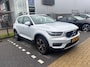 Volvo XC40 1.5 T3 Momentum Pro | Trekhaak | PDC V+A en Camera | Verwarmbare voorruit | Cruiscontrol | Navigatie | LM Velgen |