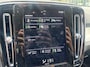 Volvo XC40 1.5 T3 Momentum Pro | Trekhaak | PDC V+A en Camera | Verwarmbare voorruit | Cruiscontrol | Navigatie | LM Velgen |