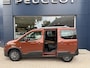 Peugeot Rifter 1.2 Turbo 130PK Allure | Automaat | Zeer ruime en complete auto | Navigatie via telefoon | Trekhaak 1150 KG | Camera | Parkeersensoren V+A | All Season banden | 2x Zijschuifdeur | Climate Control | Cruise Control | LED Dagrijverlichting | Hoge Zitpositie | Dakrails |