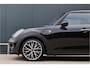 MINI Cooper 5-Deurs 1.5 Serious Business | JCW | Pano | Stoelverwarming | 18 Inch | LED | Keyless Entry | John Cooper Works pakket