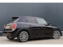 MINI Cooper 5-Deurs 1.5 Serious Business | JCW | Pano | Stoelverwarming | 18 Inch | LED | Keyless Entry | John Cooper Works pakket