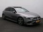 Mercedes-Benz A-klasse 180 AMG Nightpakket | Panoramadak | Sfeerverlichting | Dode Hoek Ass | Memory | Keyless Go | Augmented Reality | Inclusief 24 maanden Mercedes-Benz Certified garantie voor Europa.