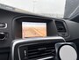 Volvo V60 1.5 T3 Polar+ Dynamic | Trekhaak | Parkeersensoren | Bi-Xenon Adaptief | Verwarmde Voorruit | Stoelverwarming | Lederen Bekleding | High Performance Audio | Bluetooth | Climate Control | Cruise Control | Lichtmetalen Velgen 17 inch | Navigatie