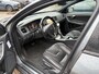 Volvo V60 1.5 T3 Polar+ Dynamic | Trekhaak | Parkeersensoren | Bi-Xenon Adaptief | Verwarmde Voorruit | Stoelverwarming | Lederen Bekleding | High Performance Audio | Bluetooth | Climate Control | Cruise Control | Lichtmetalen Velgen 17 inch | Navigatie
