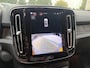 Volvo XC40 Single Motor Extended Range Plus 82 kWh | Trekhaak | Warmtepomp | Two-Tone | Achteruitrijcamera | Parkeersensoren | Keyless Entry | Elektrische Achterklep | Lichtmetalen Velgen 20 inch | Stoelverwarming | Google Navigatie | Apple Carplay | Android Auto