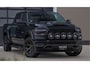 Dodge Ram BLACK OPS | 5.7 V8 HEMI | WIDEBODY HULK | OPEN UITLAAT KLEP | ZEER DIK | DUBBELE CABINE | DC | 5 PERSOONS | GRIJS KENETEKEN | EXTRA BREDE WIELEN IN HET BRONS | MEGA DIK | 3500KG TREKVERMOGEN |