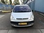 Citroën Xsara Picasso nieuwe apk 2.0i-16V Différence Inruilauto’s tegen vaste prijzen. Voor meer info: 0638140850 Bij de verkoop van gebruikte voertuigen door CD-Cars wordt geen standaard garantie verstrekt. De koper aanvaardt het voertuig in de staat waarin het zich bevindt op het moment van aankoop