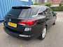 Opel Astra Sports Tourer 1.5 CDTI Business Edition Inruilauto’s tegen vaste prijzen. Voor meer info: 0638140850 Bij de verkoop van gebruikte voertuigen door CD-Cars wordt geen standaard garantie verstrekt. De koper aanvaardt het voertuig in de staat waarin het zich bevindt op het moment van aankoop
