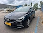 Opel Astra Sports Tourer 1.5 CDTI Business Edition Inruilauto’s tegen vaste prijzen. Voor meer info: 0638140850 Bij de verkoop van gebruikte voertuigen door CD-Cars wordt geen standaard garantie verstrekt. De koper aanvaardt het voertuig in de staat waarin het zich bevindt op het moment van aankoop