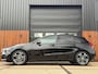 Mercedes-Benz A-klasse 180 Pano | Sfeerverlichting | Leder | 18'' met zgan all season