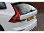 Volvo XC60 B5 252PK R-Design | Trekhaak | Panorama dak | 360 Camera |