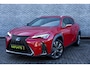 Lexus UX 250h F Sport First Edition | Triple LED Koplampen | Achteruitrijcamera | Parkeersensoren | Keyless Entry | Elektrische Achterklep | Elektrisch Verstelbare Voorstoelen | Stoelverwarming | Cruise Control Adaptief | Dodehoekdetectie | Navigatie