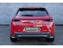Lexus UX 250h F Sport First Edition | Triple LED Koplampen | Achteruitrijcamera | Parkeersensoren | Keyless Entry | Elektrische Achterklep | Elektrisch Verstelbare Voorstoelen | Stoelverwarming | Cruise Control Adaptief | Dodehoekdetectie | Navigatie