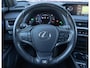 Lexus UX 250h F Sport First Edition | Triple LED Koplampen | Achteruitrijcamera | Parkeersensoren | Keyless Entry | Elektrische Achterklep | Elektrisch Verstelbare Voorstoelen | Stoelverwarming | Cruise Control Adaptief | Dodehoekdetectie | Navigatie