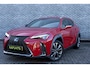 Lexus UX 250h F Sport First Edition | Triple LED Koplampen | Achteruitrijcamera | Parkeersensoren | Keyless Entry | Elektrische Achterklep | Elektrisch Verstelbare Voorstoelen | Stoelverwarming | Cruise Control Adaptief | Dodehoekdetectie | Navigatie