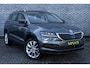 Skoda Karoq 1.5 TSI DSG Style Business | Trekhaak | Panoramadak | Achteruitrijcamera | Parkeersensoren | Keyless Entry | Elektrische Achterklep | Canton Audio | LED Koplampen | Stoelverwarming | Navigatie | Apple Carplay | Android Auto