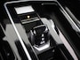 Volkswagen Golf 1.5 eTSI R-Line | Panoramadak | Stoel/Stuurverwarming | IQ Light | Achteruitrijcamera |