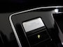 Volkswagen Golf 1.5 eTSI R-Line | Panoramadak | Stoel/Stuurverwarming | IQ Light | Achteruitrijcamera |