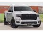 Dodge Ram HUD | 420PK | LUCHTVERING | PANO | PASSAGIERSSCHERM | BOM EN BOM VOL | Comfortabele Dubbele Cabine met Royale 5 Zitplaatsen | DODGE RAM PREMIUM LARAMIE EDITION | Voorraad Nr 2230 - 8765 | De specialist in Amerikaanse pick‑ups in Nederland en Europa.