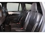 Volvo XC90 T8 Recharge AWD R-Design - Luchtvering - Panorama/schuifdak - IntelliSafe Assist & Surround - 360º Camera - Harman/Kardon audio - Adaptieve LED koplampen - Verwarmde voorstoelen, stuur & achterbank - Parkeersensoren voor & achter - Elektr. bedienb. voorstoelen met geheugen - Head up display - Extra getint glas - Elektr. inklapbare trekhaak - 20' LMV