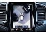 Volvo XC90 T8 Recharge AWD R-Design - Luchtvering - Panorama/schuifdak - IntelliSafe Assist & Surround - 360º Camera - Harman/Kardon audio - Adaptieve LED koplampen - Verwarmde voorstoelen, stuur & achterbank - Parkeersensoren voor & achter - Elektr. bedienb. voorstoelen met geheugen - Head up display - Extra getint glas - Elektr. inklapbare trekhaak - 20' LMV
