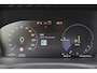 Volvo XC90 T8 Recharge AWD R-Design - Luchtvering - Panorama/schuifdak - IntelliSafe Assist & Surround - 360º Camera - Harman/Kardon audio - Adaptieve LED koplampen - Verwarmde voorstoelen, stuur & achterbank - Parkeersensoren voor & achter - Elektr. bedienb. voorstoelen met geheugen - Head up display - Extra getint glas - Elektr. inklapbare trekhaak - 20' LMV