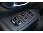 Volvo XC90 T8 Recharge AWD R-Design - Luchtvering - Panorama/schuifdak - IntelliSafe Assist & Surround - 360º Camera - Harman/Kardon audio - Adaptieve LED koplampen - Verwarmde voorstoelen, stuur & achterbank - Parkeersensoren voor & achter - Elektr. bedienb. voorstoelen met geheugen - Head up display - Extra getint glas - Elektr. inklapbare trekhaak - 20' LMV
