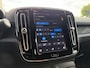 Volvo XC40 Extended Range Plus 82 kWh / Fjord Blue / Trekhaak / Achteruitrijcamera / Stoel- en stuurverwarming /