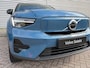 Volvo XC40 Extended Range Plus 82 kWh / Fjord Blue / Trekhaak / Achteruitrijcamera / Stoel- en stuurverwarming /