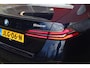 BMW 5-Serie 550e 490PK xDRIVE | BMW INTERGRAL ACTIVE STEERING (4 WIELBESTURING) | M SPORT PRO | PANORAMA DAK | BOWERS & WILKINS PREMIUM AUDIOSYSTEM | STUUR VERWARMING | 20" LICHTMETALEN VELGEN | ICONIC GLOW GRILL | ZONNESCHERM ACHTERRUIT ELEKTRISCH | INTERIEURLIJSTEN M DONKERZILVER/CARBON FIBER | DRIVING ASSISTANT PLUS | SHADOW LINE | INNOVATIE PAKKET | TRAVEL PAKKET | COMFORT PAKKET (AUTOMATISCHE AIRCONDITIONING 4 ZONES MET AUTOMATISCHE LUCHTCIRCULATIEFUNCTIE, STOELVERWARMING VOOR + ACHTER, STOELEN ELEKTRISCH VERSTELBAAR MET MEMORY, ACTIEVE STOELVENTILATIE VOOR) | BMW INDIVIDUAL LEER MERINO SILVERSTONE/ATLAS GRIJS | COMFORT ACCES | DRAADLOZE TELEFOONLADER | DRAADLOZE APPLE CARPLAY/ANDROID AUTO | NAVIGATIE PROFFESIONAL | SFEER VERLICHTING | 360° CAMERA | ELEKTRISCH BEDIENBARE ACHTERKLEP | HEAD UP DISPLAY | ELEKTRISCH BEDIENBAAR STUURKOLOM | BMW INDIVIDUAL TANSANIT BLAU |