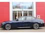 BMW 5-Serie 550e 490PK xDRIVE | BMW INTERGRAL ACTIVE STEERING (4 WIELBESTURING) | M SPORT PRO | PANORAMA DAK | BOWERS & WILKINS PREMIUM AUDIOSYSTEM | STUUR VERWARMING | 20" LICHTMETALEN VELGEN | ICONIC GLOW GRILL | ZONNESCHERM ACHTERRUIT ELEKTRISCH | INTERIEURLIJSTEN M DONKERZILVER/CARBON FIBER | DRIVING ASSISTANT PLUS | SHADOW LINE | INNOVATIE PAKKET | TRAVEL PAKKET | COMFORT PAKKET (AUTOMATISCHE AIRCONDITIONING 4 ZONES MET AUTOMATISCHE LUCHTCIRCULATIEFUNCTIE, STOELVERWARMING VOOR + ACHTER, STOELEN ELEKTRISCH VERSTELBAAR MET MEMORY, ACTIEVE STOELVENTILATIE VOOR) | BMW INDIVIDUAL LEER MERINO SILVERSTONE/ATLAS GRIJS | COMFORT ACCES | DRAADLOZE TELEFOONLADER | DRAADLOZE APPLE CARPLAY/ANDROID AUTO | NAVIGATIE PROFFESIONAL | SFEER VERLICHTING | 360° CAMERA | ELEKTRISCH BEDIENBARE ACHTERKLEP | HEAD UP DISPLAY | ELEKTRISCH BEDIENBAAR STUURKOLOM | BMW INDIVIDUAL TANSANIT BLAU |