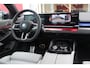 BMW 5-Serie 550e 490PK xDRIVE | BMW INTERGRAL ACTIVE STEERING (4 WIELBESTURING) | M SPORT PRO | PANORAMA DAK | BOWERS & WILKINS PREMIUM AUDIOSYSTEM | STUUR VERWARMING | 20" LICHTMETALEN VELGEN | ICONIC GLOW GRILL | ZONNESCHERM ACHTERRUIT ELEKTRISCH | INTERIEURLIJSTEN M DONKERZILVER/CARBON FIBER | DRIVING ASSISTANT PLUS | SHADOW LINE | INNOVATIE PAKKET | TRAVEL PAKKET | COMFORT PAKKET (AUTOMATISCHE AIRCONDITIONING 4 ZONES MET AUTOMATISCHE LUCHTCIRCULATIEFUNCTIE, STOELVERWARMING VOOR + ACHTER, STOELEN ELEKTRISCH VERSTELBAAR MET MEMORY, ACTIEVE STOELVENTILATIE VOOR) | BMW INDIVIDUAL LEER MERINO SILVERSTONE/ATLAS GRIJS | COMFORT ACCES | DRAADLOZE TELEFOONLADER | DRAADLOZE APPLE CARPLAY/ANDROID AUTO | NAVIGATIE PROFFESIONAL | SFEER VERLICHTING | 360° CAMERA | ELEKTRISCH BEDIENBARE ACHTERKLEP | HEAD UP DISPLAY | ELEKTRISCH BEDIENBAAR STUURKOLOM | BMW INDIVIDUAL TANSANIT BLAU |