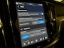 Volvo V60 T8 AWD Recharge Plus Dark | Harman Kardon | Trekhaak | 455pk | 360° Camera | Head-Up Display | Schuifdak | Adaptieve Cruise Control | Stoelverwarming voor+achter | Stuurwielverwarming | Pilot Assist | BLIS Dode Hoek Detectie | Elektrische voorstoelen geheugen | Nappa Lederen bekleding | Zitting verlenging voorstoelen | 18 Inch | Google Infotainment | Keyless Drive | Parkeersensoren voor+achter | Privacy Glass | Elektrisch bedienbare achterklep | DAB Radio | Apple Carplay/Android Auto | Volvo On Call met mobiele App functie | Crystal White Metallic |