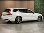 Volvo V60 T8 AWD Recharge Plus Dark | Harman Kardon | Trekhaak | 455pk | 360° Camera | Head-Up Display | Schuifdak | Adaptieve Cruise Control | Stoelverwarming voor+achter | Stuurwielverwarming | Pilot Assist | BLIS Dode Hoek Detectie | Elektrische voorstoelen geheugen | Nappa Lederen bekleding | Zitting verlenging voorstoelen | 18 Inch | Google Infotainment | Keyless Drive | Parkeersensoren voor+achter | Privacy Glass | Elektrisch bedienbare achterklep | DAB Radio | Apple Carplay/Android Auto | Volvo On Call met mobiele App functie | Crystal White Metallic |