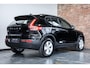 Volvo XC40 T2 Momentum Core | Semi-Electrische Wegklapbare Trekhaak | Navigatie | Parkeercamera | Verwarmbare voorstoelen | Verwarmbaar stuurwiel | Park assist voor en achter | Apple CarPlay & Android Auto | Volvo on Call | Dealeronderhouden |