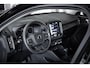Volvo XC40 T2 Momentum Core | Semi-Electrische Wegklapbare Trekhaak | Navigatie | Parkeercamera | Verwarmbare voorstoelen | Verwarmbaar stuurwiel | Park assist voor en achter | Apple CarPlay & Android Auto | Volvo on Call | Dealeronderhouden |